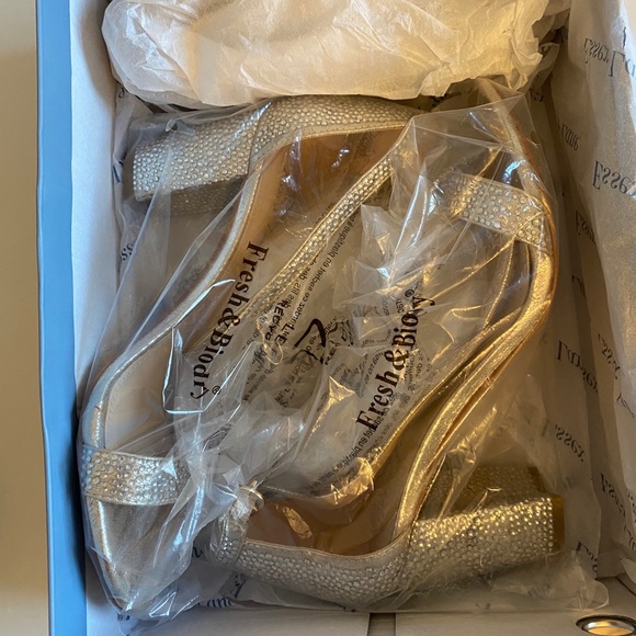 PROM HEELS - Picture 3 of 7